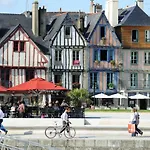 Charmant Appartement En Residence Calme Au Centre De Vannes Proche Gare